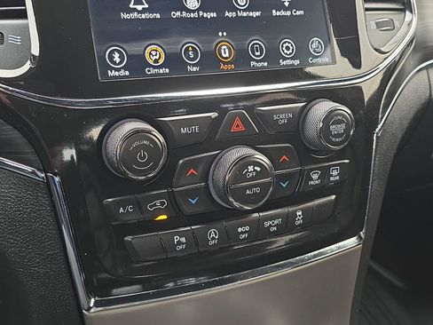 Used 2021 Jeep Grand Cherokee Limited w/ Premium Lighting Group image 28