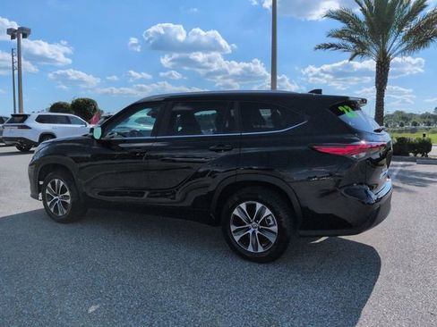 Used 2023 Toyota Highlander XLE FWD image 6