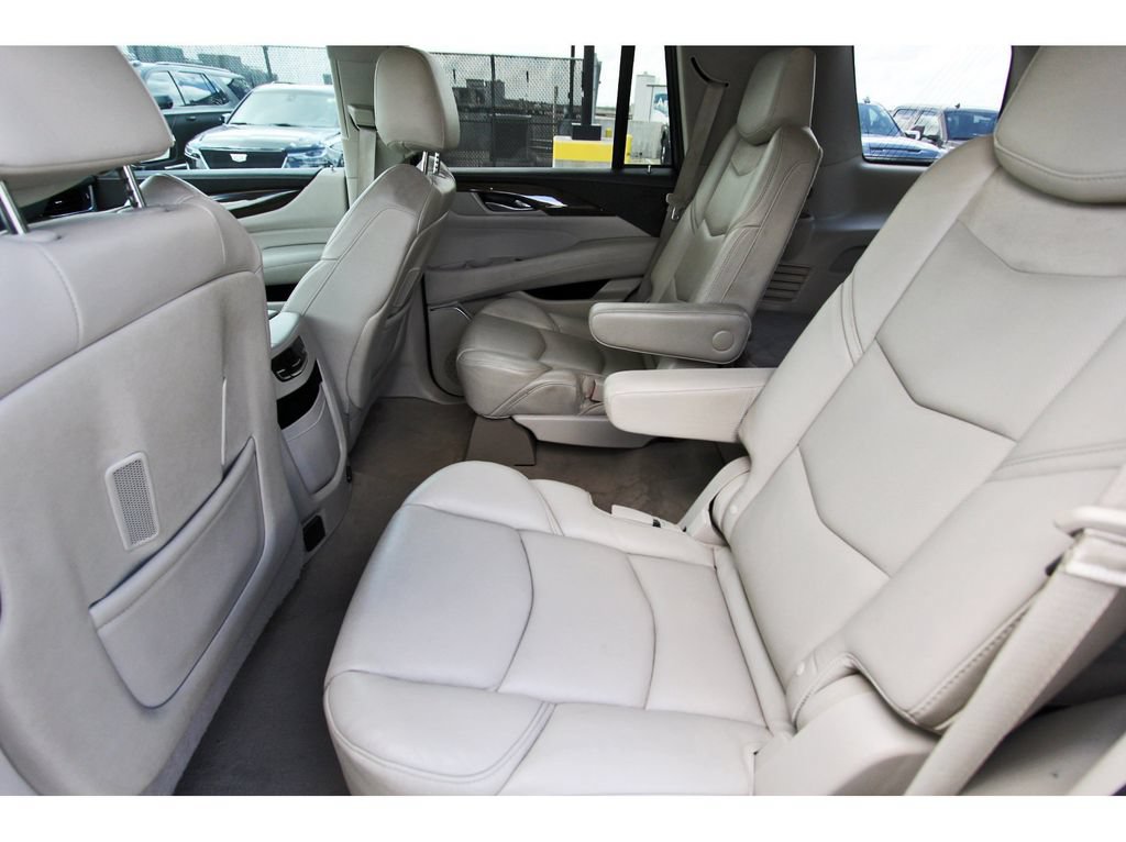 Used 2019 Cadillac Escalade Luxury RWD image 7