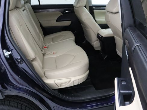 Used 2023 Toyota Highlander Limited FWD image 39
