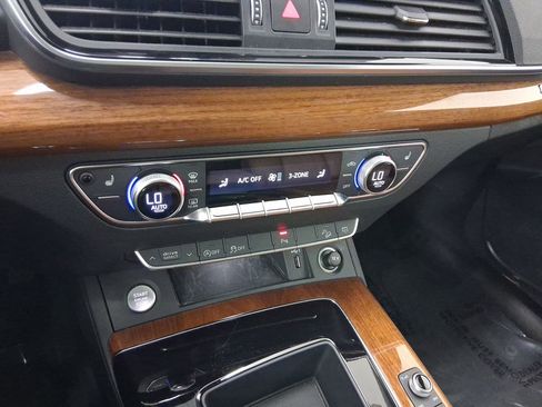 Used 2023 Audi Q5 2.0T Premium w/ Convenience Package image 23