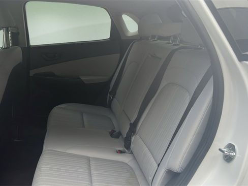 Used 2022 Hyundai Kona SEL image 12