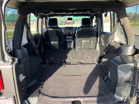 Used 2014 Jeep Wrangler Unlimited Sahara w/ Connectivity Group image 40