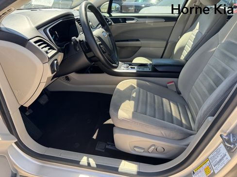 Used 2019 Ford Fusion SE FWD image 10