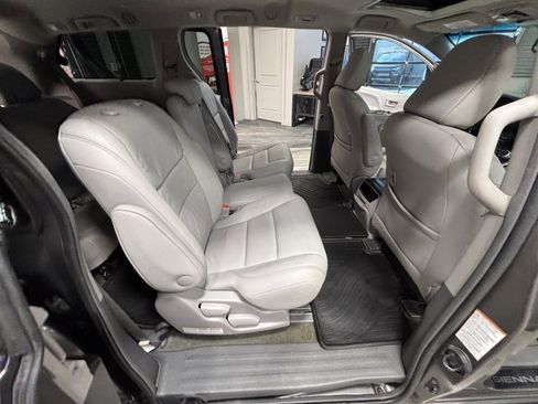Used 2017 Toyota Sienna XLE image 48
