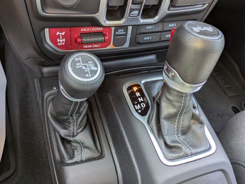 Used 2025 Jeep Wrangler Unlimited Sport S 4xe AWD/4WD image 12