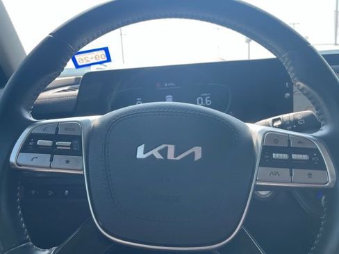 Used 2024 Kia Telluride S w/ S Sunroof Package FWD image 12