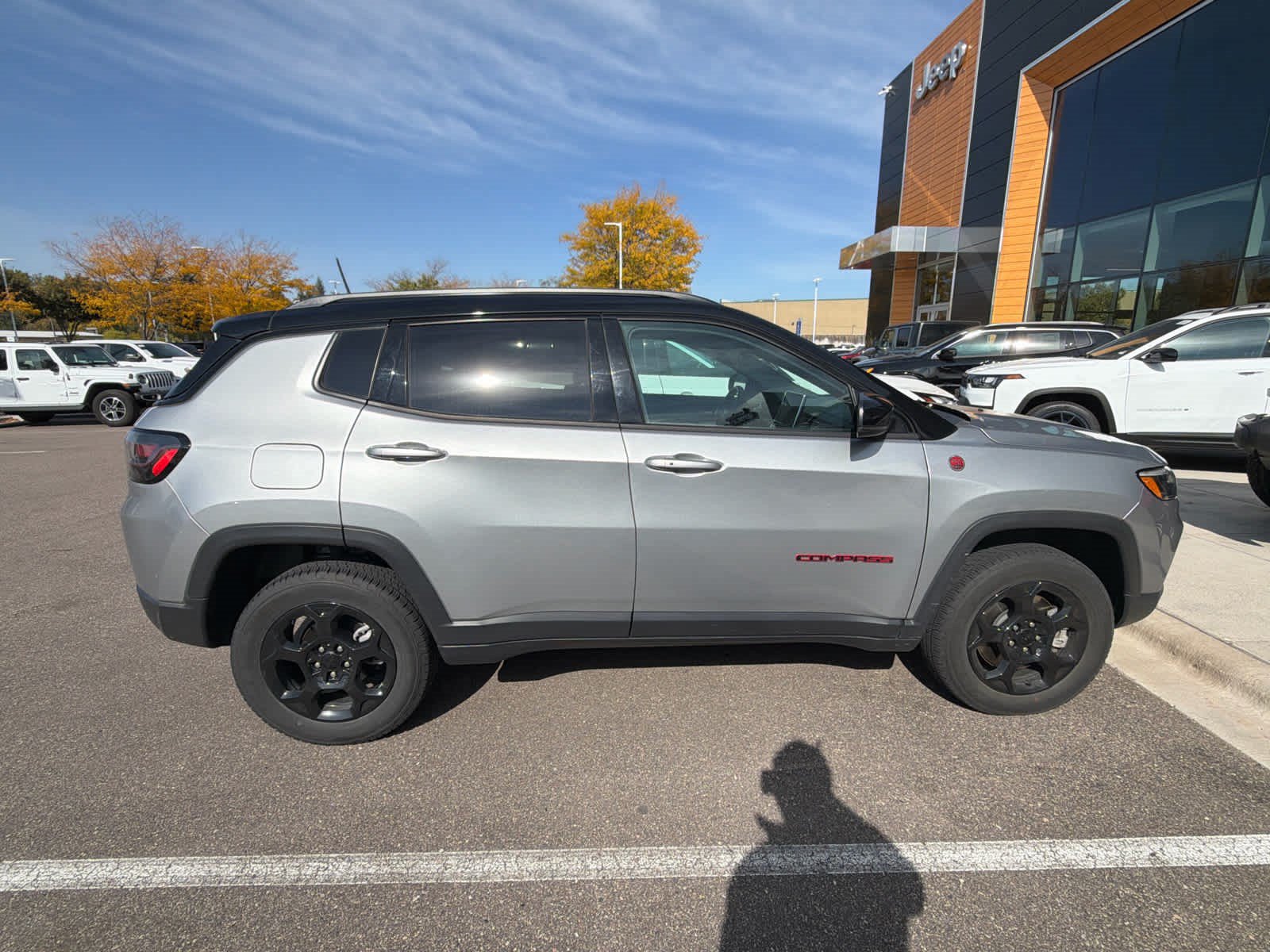 Used 2023 Jeep Compass Trailhawk w/ Trailhawk Elite Group AWD/4WD image 2