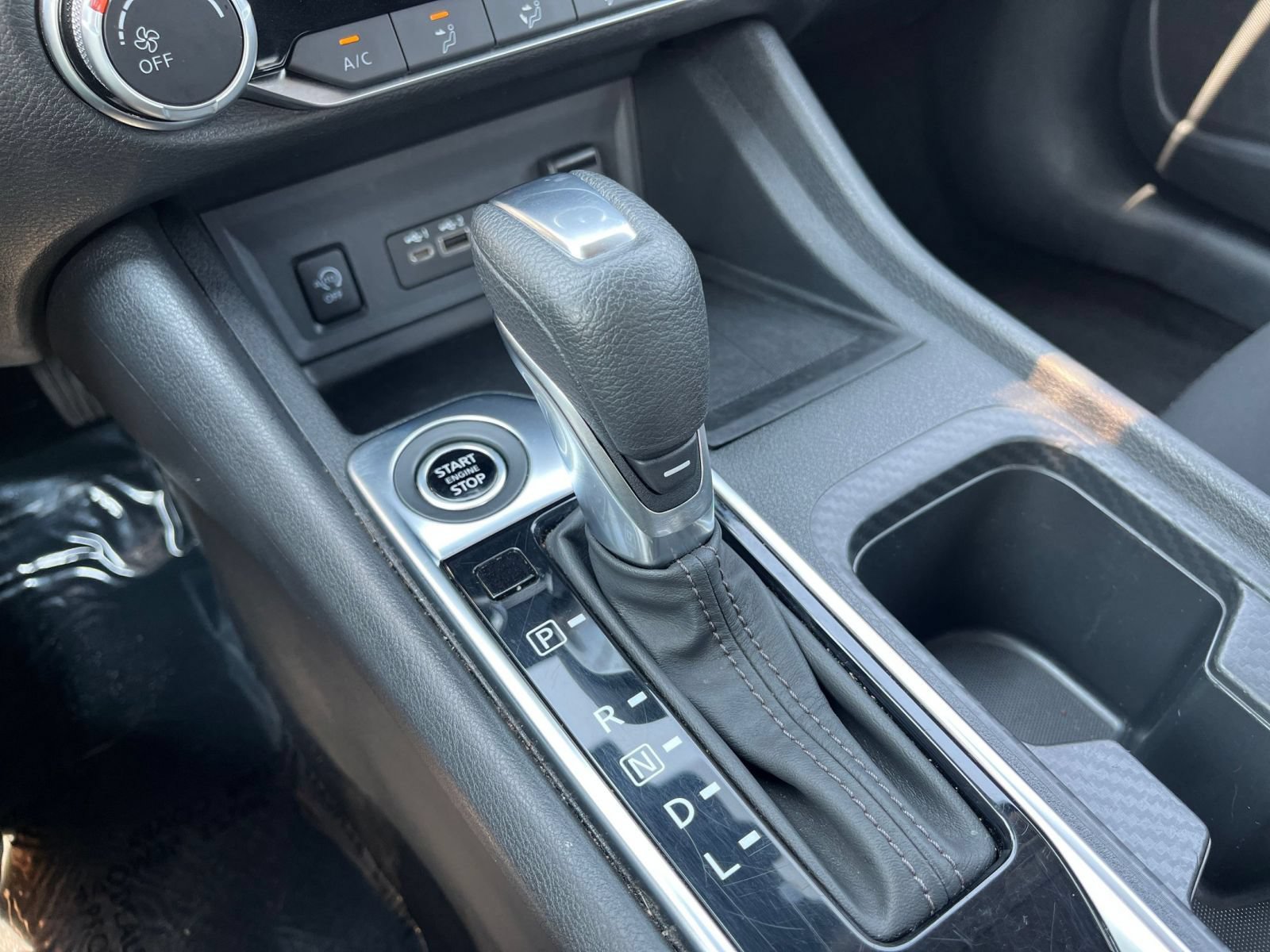 Used 2025 Nissan Sentra SV FWD image 40