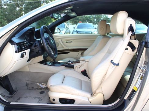 Used 2009 BMW 335i Convertible image 21