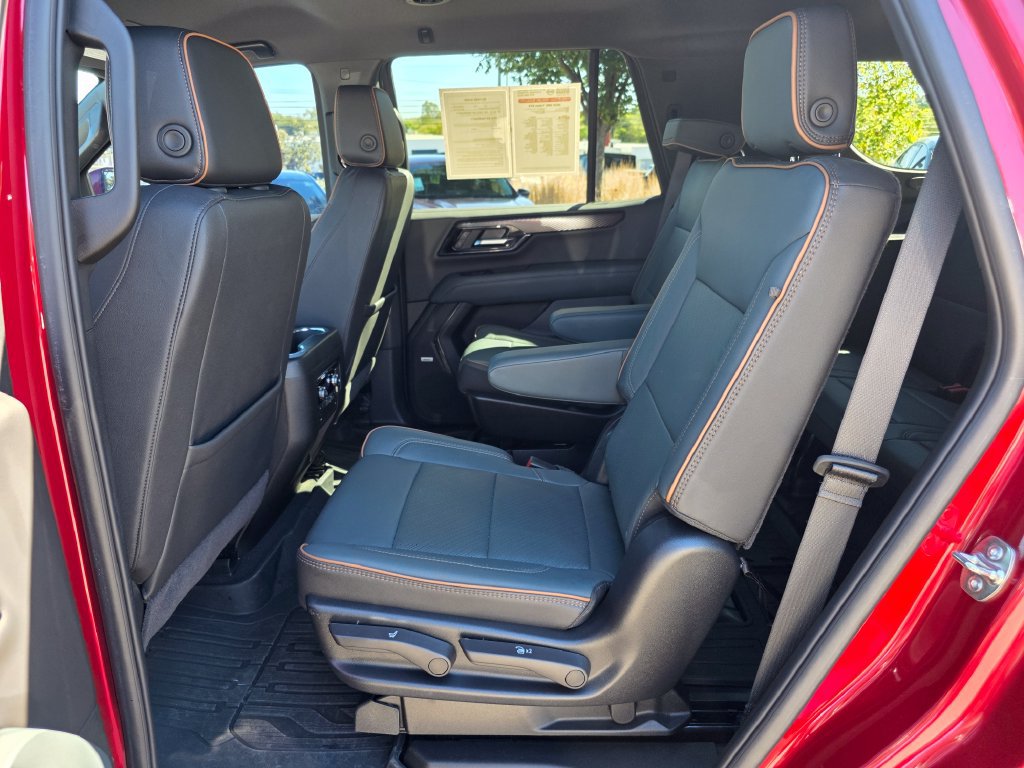 Used 2025 GMC Yukon AT4 AWD/4WD image 30