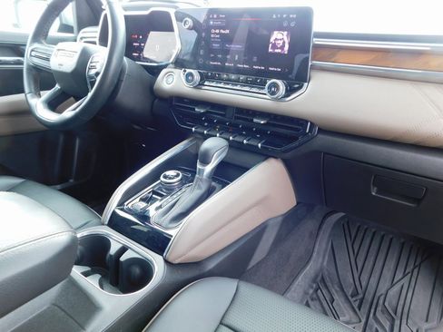 Used 2024 GMC Canyon Denali image 27