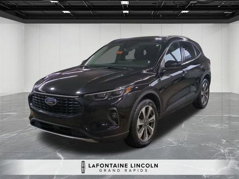 Used 2024 Ford Escape Platinum image 1
