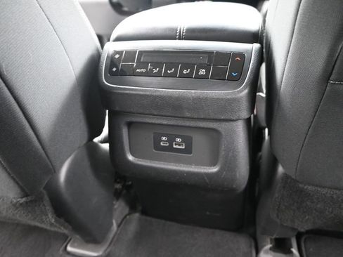 Used 2022 Nissan Pathfinder SV image 28