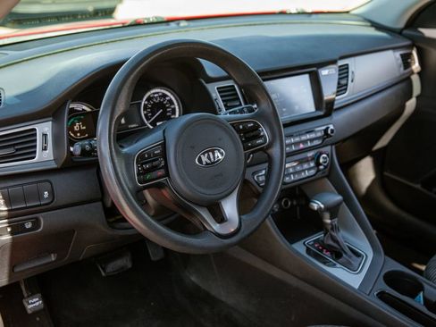 Used 2017 Kia Niro LX FWD image 3