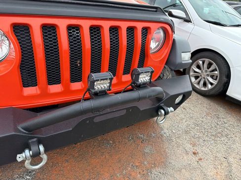 Used 2019 Jeep Wrangler Sport AWD/4WD image 12