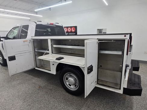 Used 2022 Ford F250 XL w/ Power Equipment Group image 9