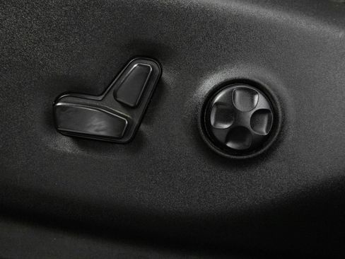 Used 2022 Chrysler Pacifica Touring-L w/ Uconnect Theater Family Group FWD image 8