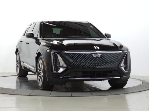 Certified 2024 Cadillac Lyriq Luxury AWD/4WD image 10