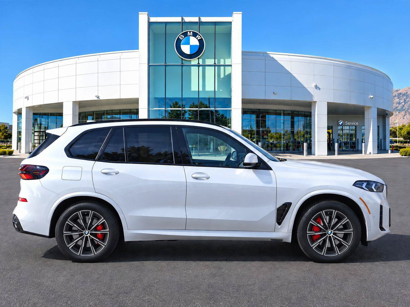Used 2024 BMW X5 xDrive40i w/ M Sport Package AWD/4WD image 5