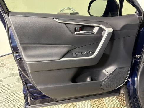 Used 2022 Toyota RAV4 XLE w/ Convenience Package AWD/4WD image 11
