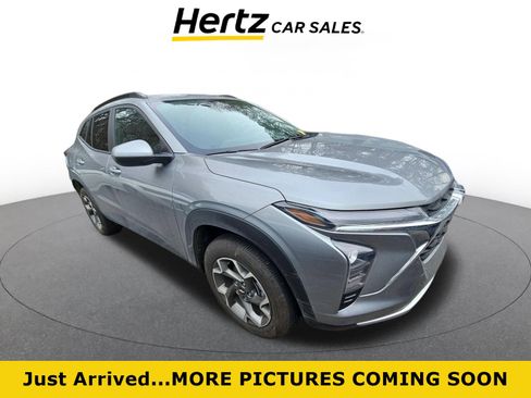 Used 2025 Chevrolet Trax LT image 1