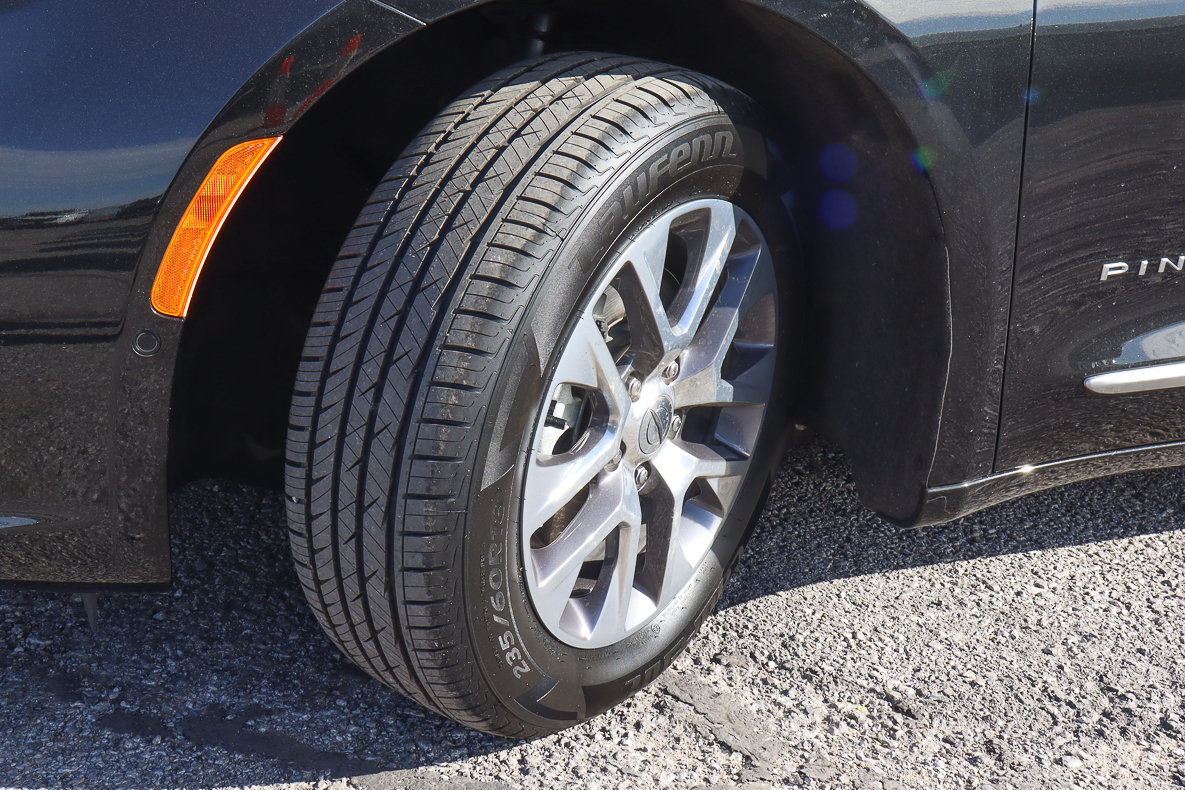 Used 2024 Chrysler Pacifica Pinnacle FWD image 17