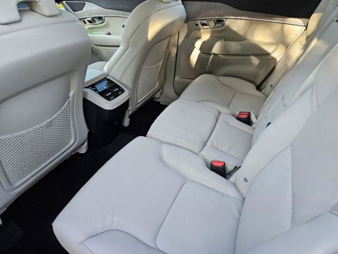 Certified 2025 Volvo XC90 B6 Plus w/ Protection Package Premier image 32