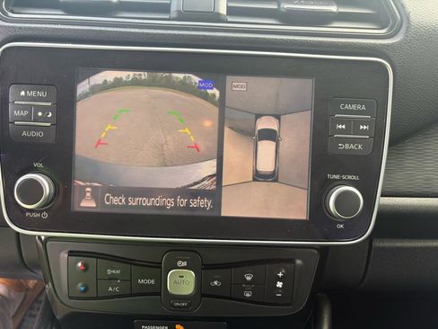 Used 2021 Nissan Leaf SV w/ SV Technology Package image 26