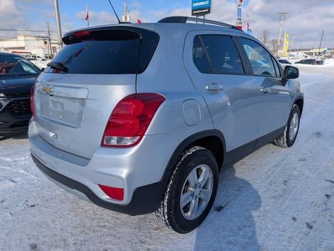 Used 2022 Chevrolet Trax LT w/ LT Convenience Package image 5