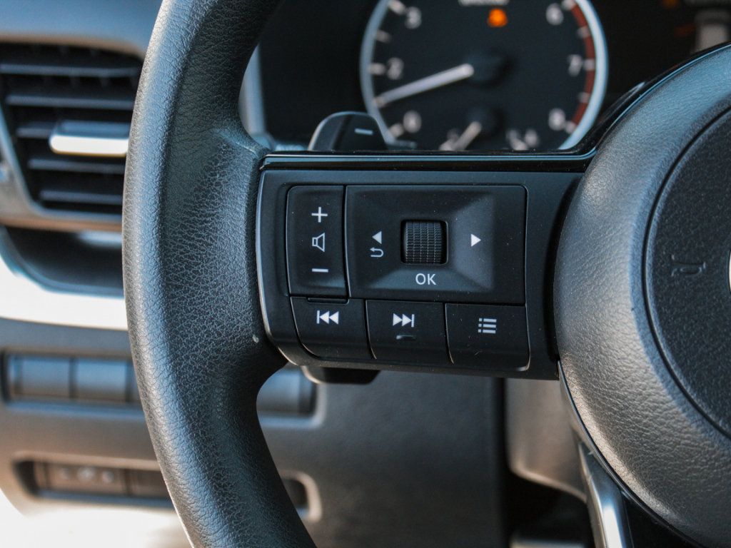 Used 2021 Nissan Rogue SV AWD/4WD image 12