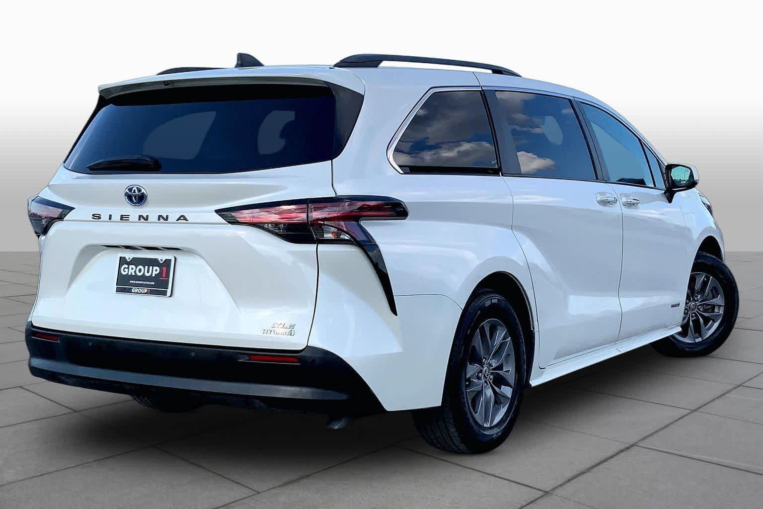 Used 2021 Toyota Sienna XLE w/ XLE Plus Package FWD image 13