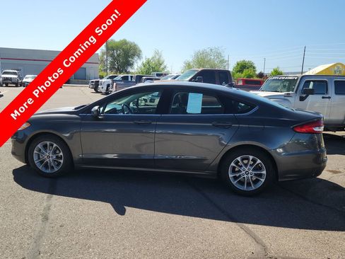 Used 2020 Ford Fusion SE FWD image 2