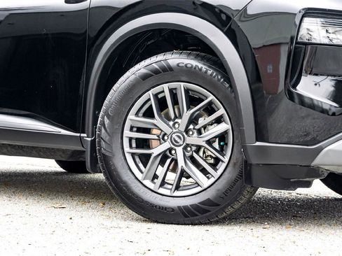 Used 2022 Nissan Rogue S image 2