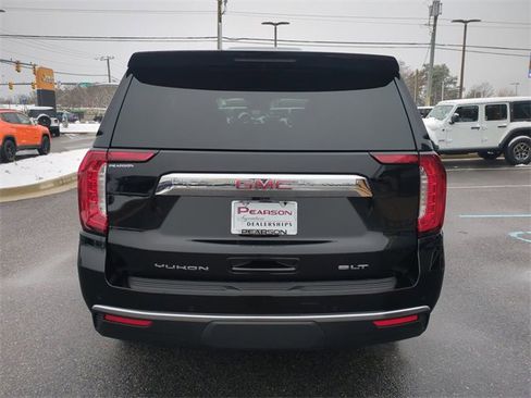 Used 2024 GMC Yukon SLT w/ SLT Luxury Package image 5