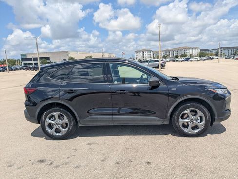Used 2025 Ford Escape ST-Line AWD/4WD image 4
