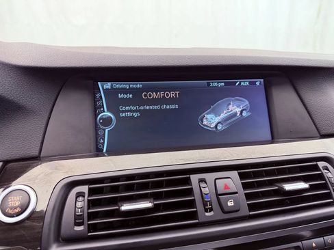 Used 2011 BMW 550i xDrive Sedan AWD/4WD image 22