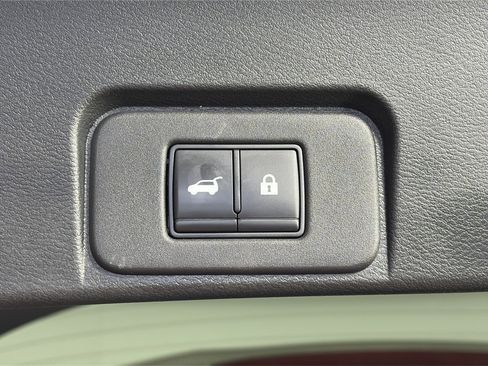 Used 2021 Nissan Rogue Platinum image 15