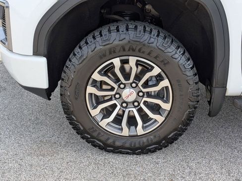 Used 2022 GMC Sierra 1500 AT4 w/ AT4 Premium Package image 19