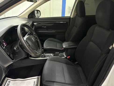 Used 2019 Mitsubishi Outlander ES image 10