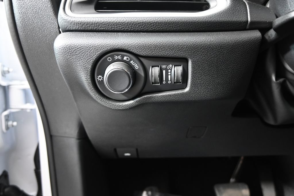 New 2027 Chrysler Pacifica Select AWD/4WD image 23
