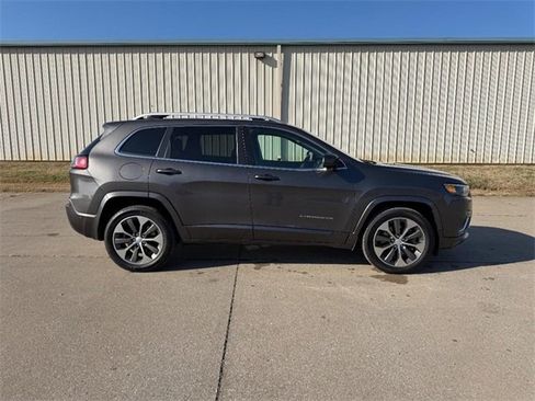 Used 2019 Jeep Cherokee Overland w/ Technology Group image 2