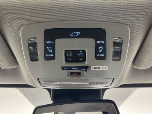 Used 2021 Toyota Sienna XLE FWD image 16