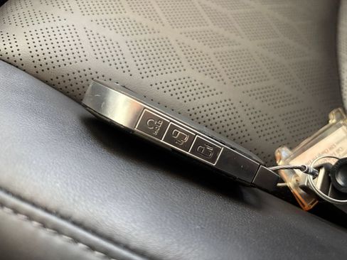 Used 2026 Kia Carnival FWD image 27