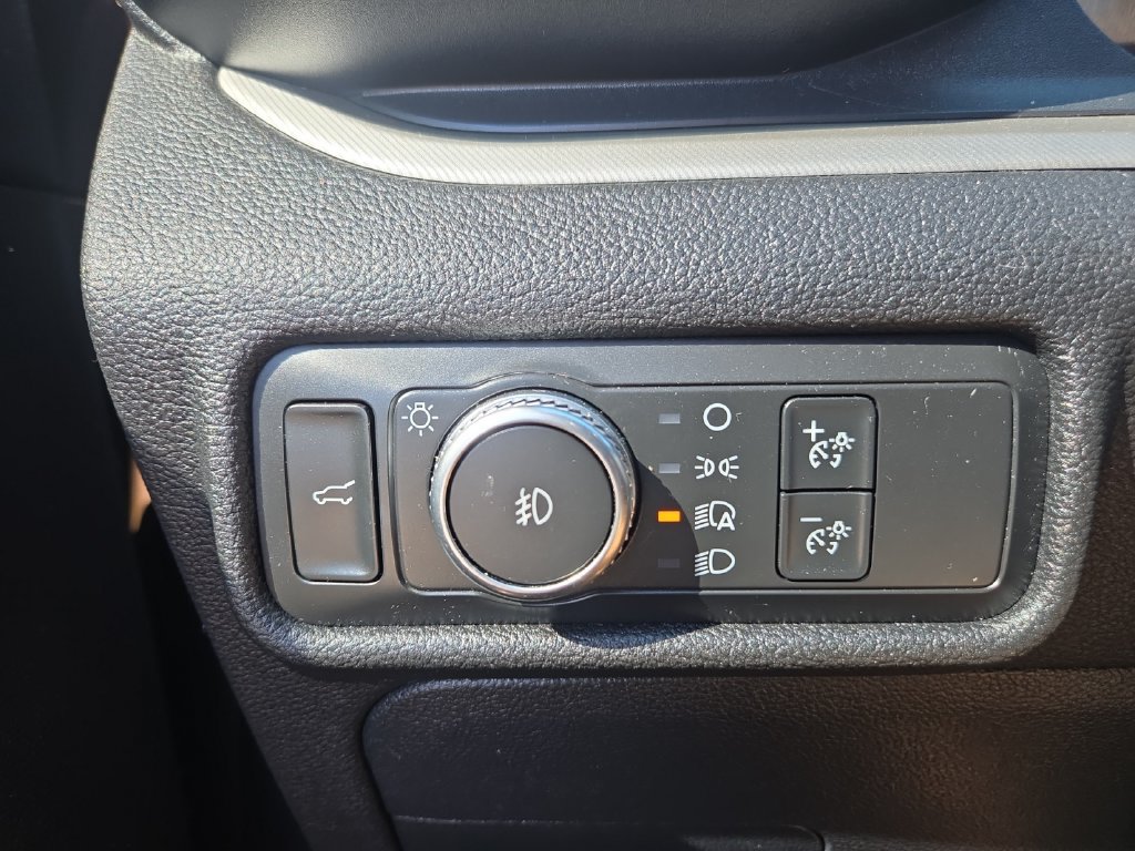 Used 2020 Ford Explorer XLT w/ Equipment Group 202A AWD/4WD image 22