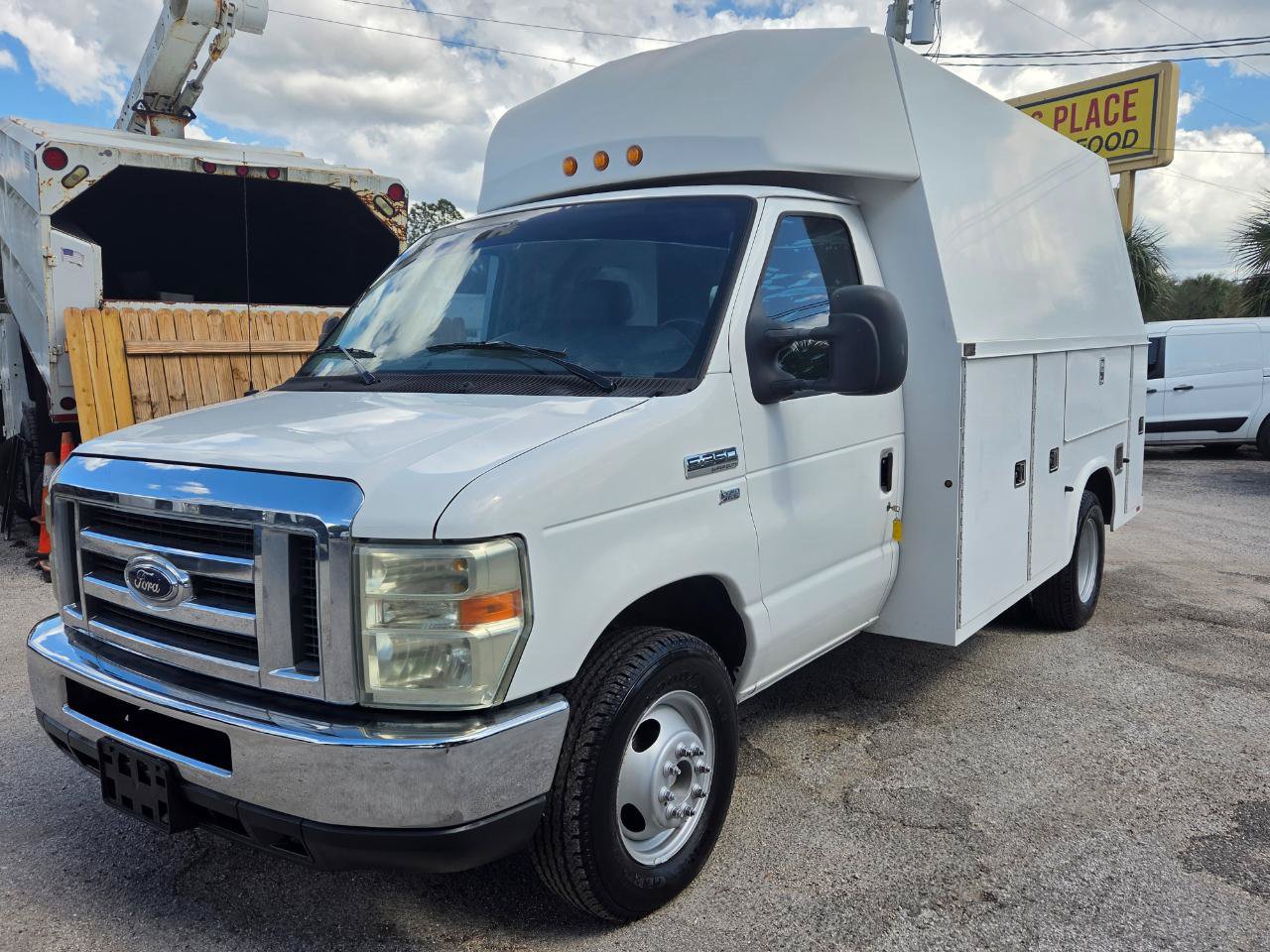 Used 2011 Ford E-350 and Econoline 350 Super Duty w/ PWR Locks & Windows Group RWD image 5