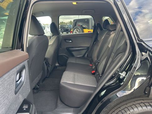 Used 2023 Nissan Rogue SV image 12