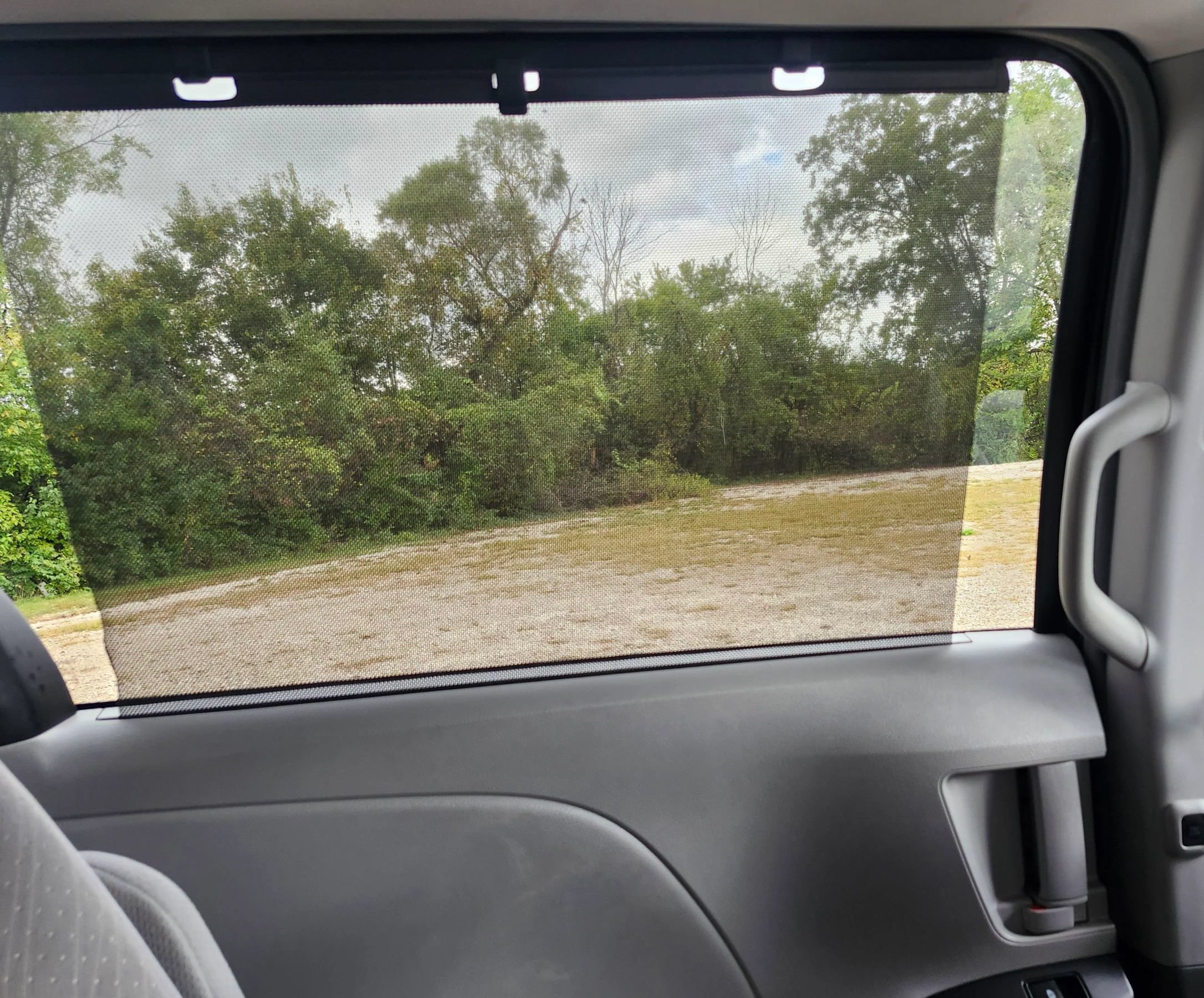 Used 2016 Toyota Sienna LE w/ Four Season Floor Mat Package FWD image 17
