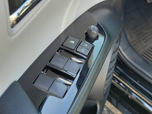 Used 2022 Toyota Prius Limited image 20