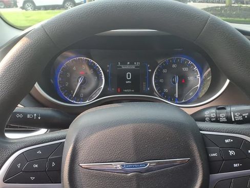 Used 2018 Chrysler Pacifica Touring Plus FWD image 19